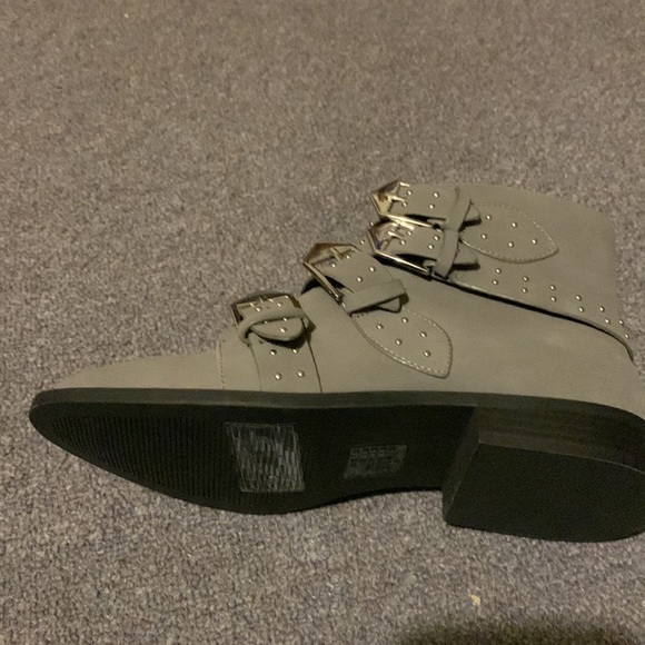 Forever21 gray color,boot pretty. - Picture 3 of 3